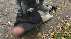 Pokus o znásilnění v Praze: Muž na ženu mířil pistolí. Policie dopadla podezřelého