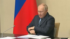 VIDEO: Putin dostal před kamerami záchvat. Ruka se mu vymkla kontrole