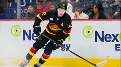 Památný večer pro Quinna Hughese. Bek Vancouveru se zapsal do historie NHL