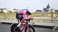 Van der Poel zajel na Giru i skvělou časovku a udržel růžový trikot