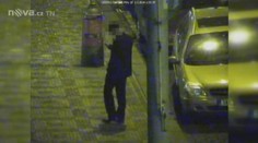 Namol opilého muže okradl bezdomovec o mobil, stejně ho chytli!
