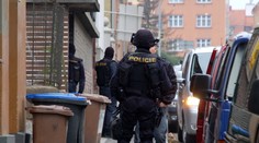 Celníci chytili pašeráky léků. Ti měli zásilku schovanou v rukávu bundy