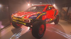 Rallyový jezdec Prokop ukázal auto pro Dakar. Zaskočil jej motor, pochvaloval si výkon