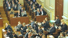 Slováci chtějí očipovat poslance, aby nefalšovali docházku. Vzor pro Česko?