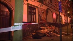 Výbuch plynu otřásl restaurací, poničil i zaparkovaná auta