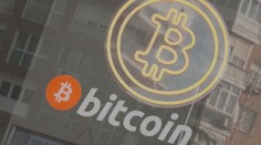Žena na Prachaticku měla muži vyprat 145 tisíc korun přes bitcoin. Ten stále uniká