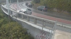 Nehoda jak z filmu: Řidička v Brně skončila v betonových svodidlech