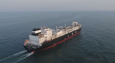 Desítky tankerů s LNG krouží kolem evropského pobřeží. Terminály nestíhají