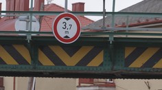 Desítky nehod včetně úmrtí. Klatovskou gilotinu čekají změny, ale až za pár let