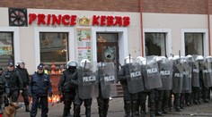 Mladíka ubodali u kebabu, ve městě vypukly násilné nepokoje!