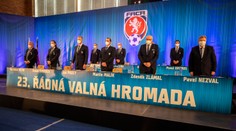 ONLINE: Předsedou FAČR se stal Fousek, Šmicer u voleb neuspěl