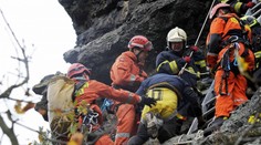 Opilec se předváděl před kamarády. Ze skály ho přijeli sundat hasiči