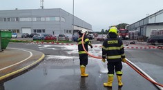 V Olomouci unikla do kanálu kyselina dusičná. Hrozilo její vytečení do řeky
