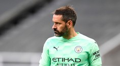 Po 10 letech opět v brance Premier League. Gólman hned lapil penaltu