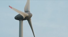 Stavba větrných turbín u hranic budí odpor. Kritici se obávají devastace přírody