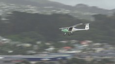 Vůbec první letadlo na elektřinu přeletělo průliv na Novém Zélandu