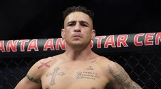 Dostal nakládačku a přesto vyhrál. Šťastlivé vítězství využil McGregor