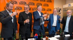 Bez Dalíka, zato s Kalouskem a Tluchořem. Topolánek křtil knihu