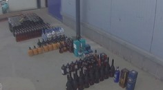 Pašeráci ukryli v karoserii dodávky nezdaněné cigarety. Celníci zabavili desítky kartónů