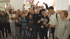Očekávané rozvolnění je tu. Na většině míst končí povinnost nosit respirátor