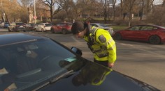 Řidiči v Praze parkují na místech pro postižené. Maskují to falešnými průkazy