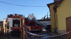 Požár stodoly v Mirošovicích: Hasiči našli v ohni chemické látky