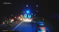 Cyklistu smetl opel na D1, skončil mezi auty v protisměru a zemřel