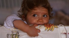 Matka odjela na dovolenou do Karibiku, batole nechala samotné doma. Zemřelo