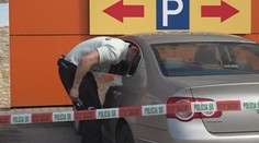 Malého Pavlíka (1,5) nechali v autě půl hodiny. Už sotva dýchal