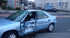 Řidička nedala přednost tramvaji! Ta jí sešrotovala auto!