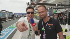 We are live! Reportéra Novy pozval na gridu F1 známý komik do svého pořadu