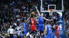 Londýnské drama vyhrálo Toronto. NBA v Evropě nadchla