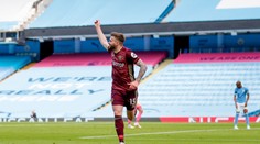 Leeds v oslabení porazil lídra, Liverpool přerušil domácí sérii porážek