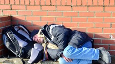 Policisté obvinili bezdomovce z šíření koronaviru, po druhém stále pátrají