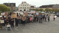 Oblíbená učitelka z Liberecka dostala výpověď. Rodiče i žáci protestovali