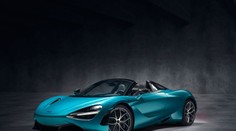 A je to venku! Luxusní hypersport přišel o střechu i křídla