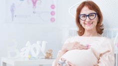 Přibývá žen, které rodí po čtyřicítce. Průměrný věk rodičky je přes 30 let