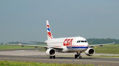 Airbus ČSA musel nouzově přistát, z motoru létaly jiskry