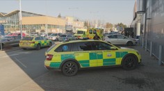 Obchodní centra terorizují agresivní mladiství. Chlapce (14) ohrožovali nožem