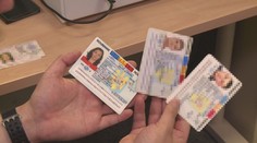 Bič na padělané doklady. Policisté na jihu Čech mají novou "hračku"
