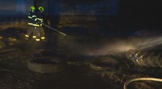 Desítky aut bouraly v kouři z hořících pneumatik. Dvojici hrozí pět let vězení