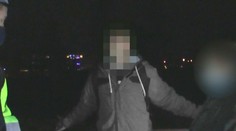 Opilý mladík byl agresivní, strážníci na něj přivedli i maminku! VIDEO