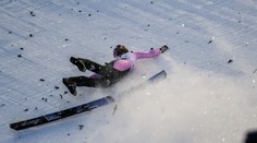 Ošklivý pád české skokanky: Pešatovou odnášeli na nosítkách!