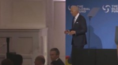 Známky nemoci, nebo tanec před kamerou? Biden středem pozornosti