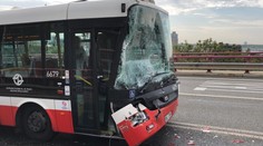Po autobusu v Kladně někdo hodil za jízdy kámen! Rozbil přední sklo
