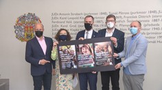 Plakáty na podporu očkování budou nově na zastávkách a v nemocnicích
