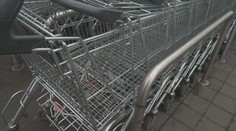Senior v bance vybral celoživotní úspory. Igelitku s milionem zapomněl v obchodě