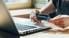 Nakupujete rádi přes internet? Pozor na podvodné e-shopy a jejich triky
