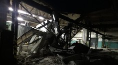 V Tachově se zřítila betonová střecha, suť prohledali cvičení psi!