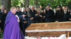 Ani smrt ji neobměkčila. Na emotivním pohřbu Dušana Grúně chyběla důležitá osoba
